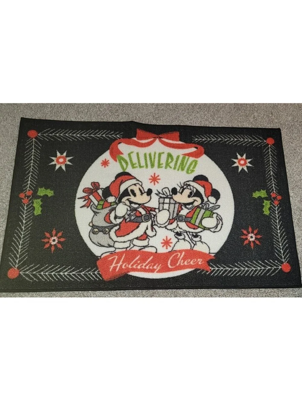 DISNEY SANTA MICKEY & MINNIE MOUSE ACCENT RUG MAT 'DELIVERING HOLIDAY CHEER'